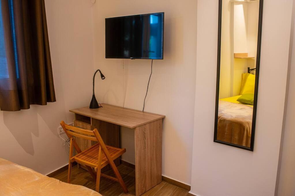 Lemon Garden Stylish Private Apartment Kalamata Exterior foto